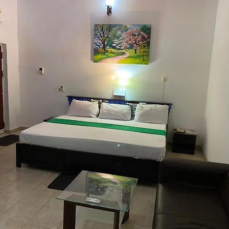 Hgl Guest House East Legon Esterno foto