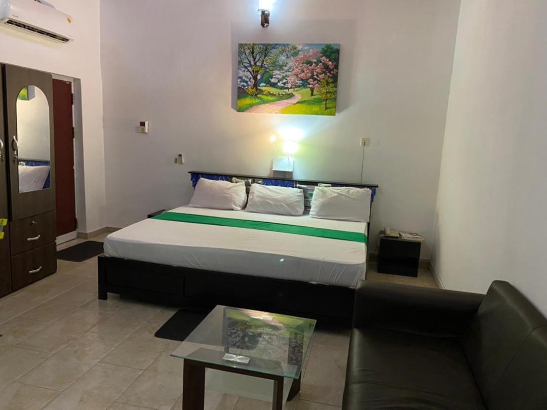 Hgl Guest House East Legon Esterno foto