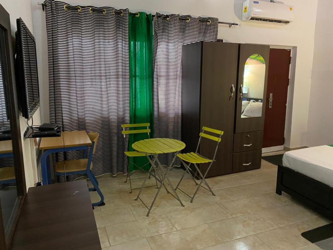 Hgl Guest House East Legon Esterno foto