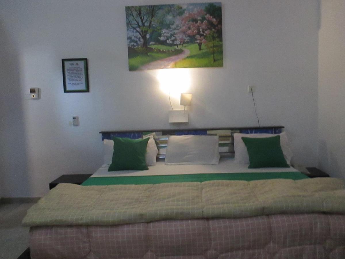 Hgl Guest House East Legon Esterno foto