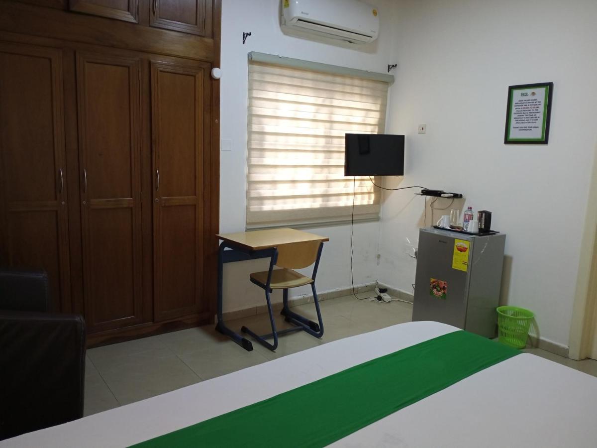 Hgl Guest House East Legon Esterno foto