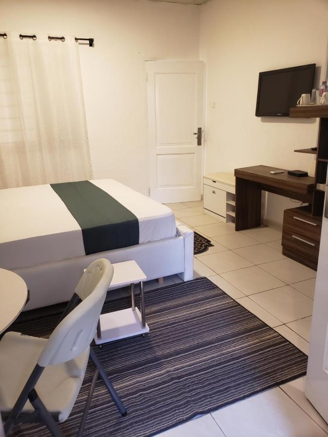 Hgl Guest House East Legon Esterno foto