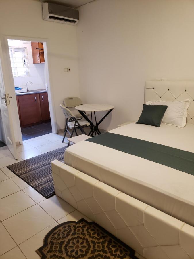 Hgl Guest House East Legon Esterno foto
